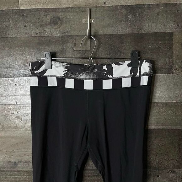 Lululemon Crop Leggings 10 - Picture 2 of 6